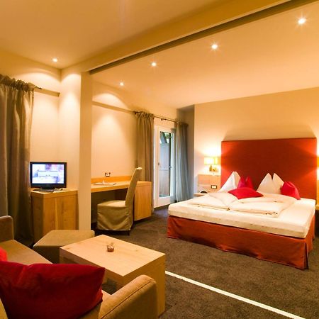 טירולו Hotel Kronsbuehel מראה חיצוני תמונה