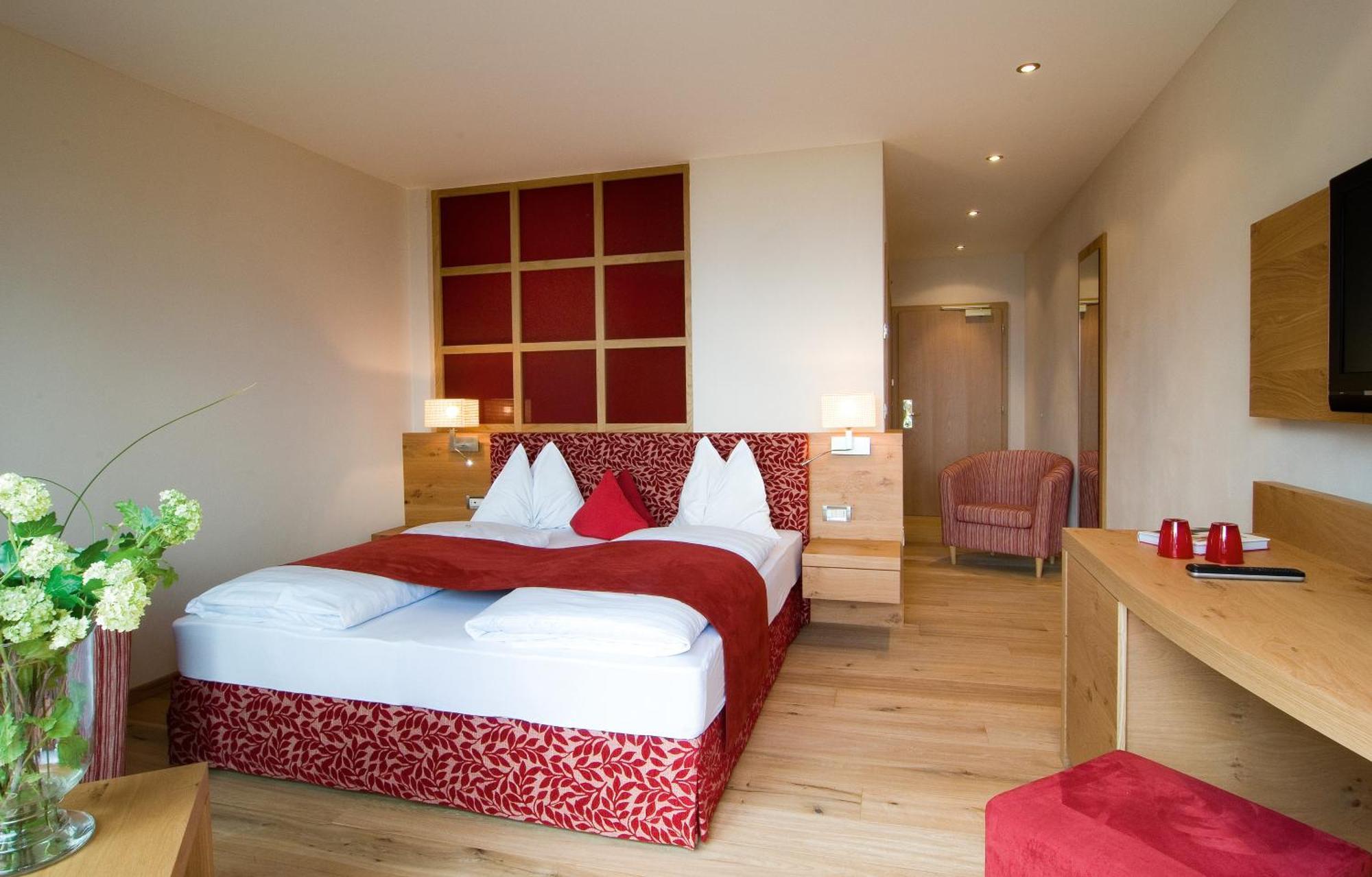 טירולו Hotel Kronsbuehel מראה חיצוני תמונה